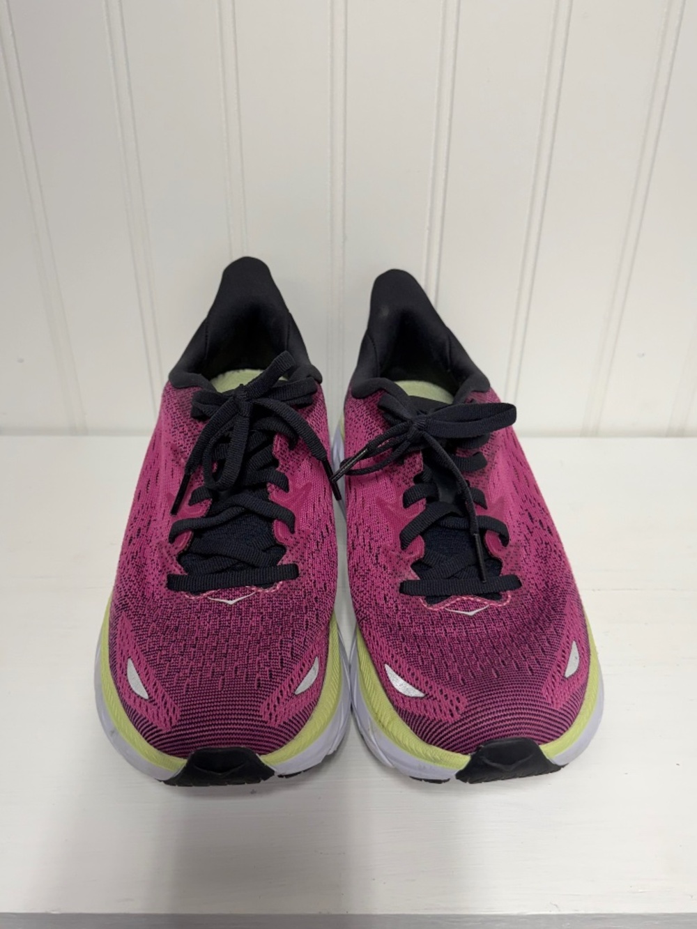 Hoka One One Women's Clifton 8 Sneakers 6B Fusia